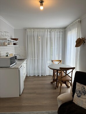 Interior - Self-Contained Studio Apartment – Macedon Ranges, Riddells Creek (Riddells Creek)