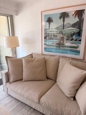 Smart TV - Stylish 1-bedroom waterfront apartment in Manly with free parking, gym and sauna (Manly)