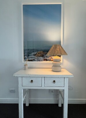 Interior - Stylish 1-bedroom waterfront apartment in Manly with free parking, gym and sauna (Manly)