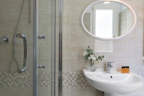 Hair dryer, towels, toilet paper - NEW! Design 3bed near Spanish Steps (Roma)