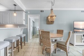 Dining - 3BR Beachfront Coastal Classic w Pool (Orange Beach)