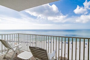 Property grounds - 3BR Beachfront Coastal Classic w Pool (Orange Beach)