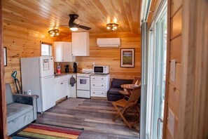 Living area - Gorgeous 2-bedroom cottage in charming Hammondsport awaits you (Hammondsport)