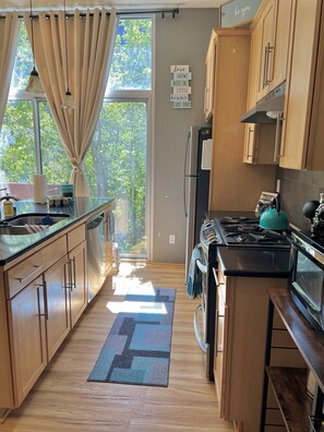 Fridge, microwave, oven, stovetop - Your Cozy Loft Getaway (Albuquerque)
