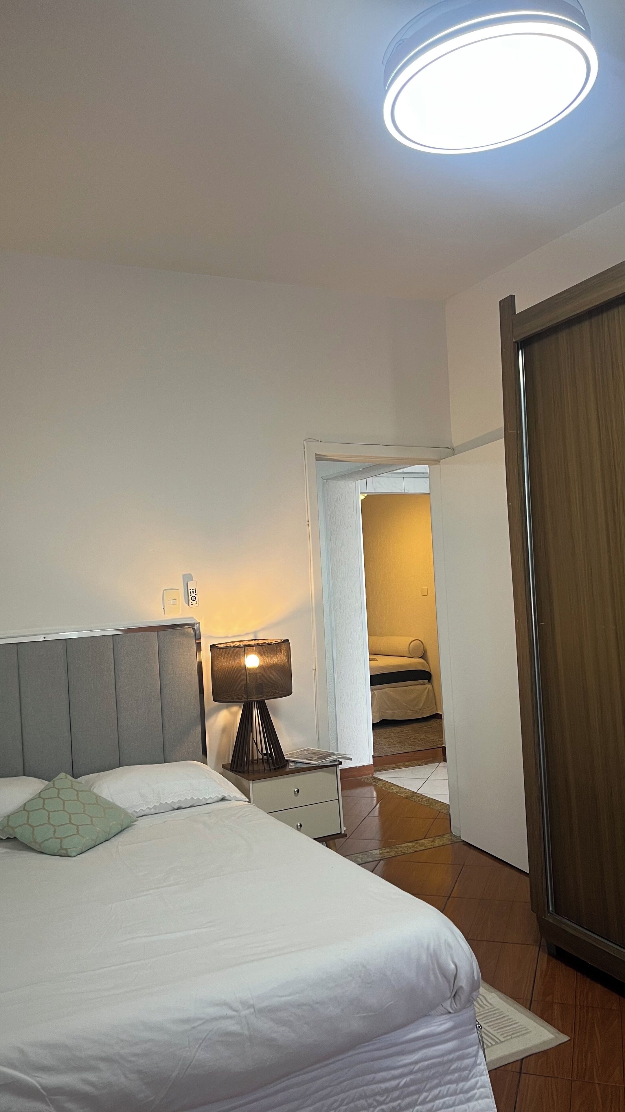 3 quartos, ferros/tábuas de passar roupa, Wi-Fi, roupa de cama
