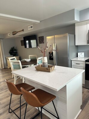 Dining - Slip into Sunset: On the water, boat SLIP, SUNSET views, steps from beach, pool! (Carolina Beach)
