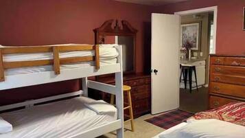 2 bedrooms, iron/ironing board, WiFi, bed sheets