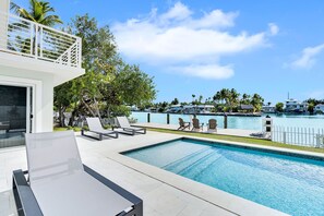 A heated pool - Islamorada Palm Cove | Private Waterfront Escape (Islamorada)
