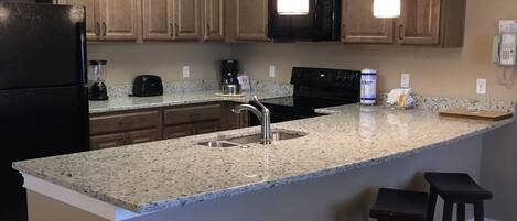 Micro-ondes, four, plaque de cuisson, lave-vaisselle