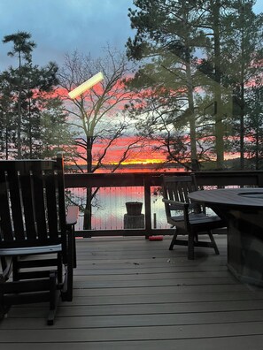 Terrace/patio - Pet-Friendly Lakehouse w/ Private Bunkhouse, Fire Pit & Games. (Pine River)