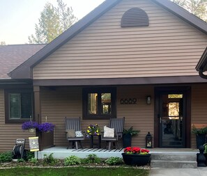 Exterior - Pet-Friendly Lakehouse w/ Private Bunkhouse, Fire Pit & Games. (Pine River)