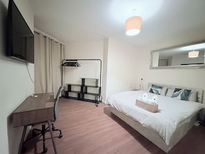 Iron/ironing board, WiFi, bed sheets