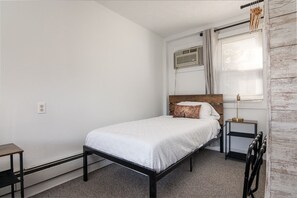 WiFi - Lumber Jill Lodge - Superior Queen Room (Balsam Lake)