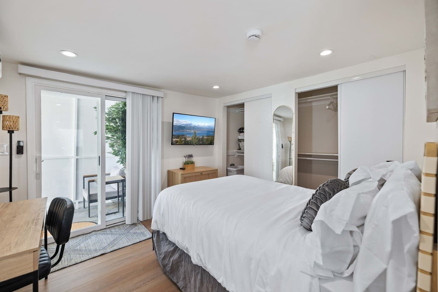 6 bedrooms, iron/ironing board, travel cot, WiFi