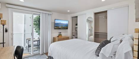 6 bedrooms, iron/ironing board, travel cot, WiFi