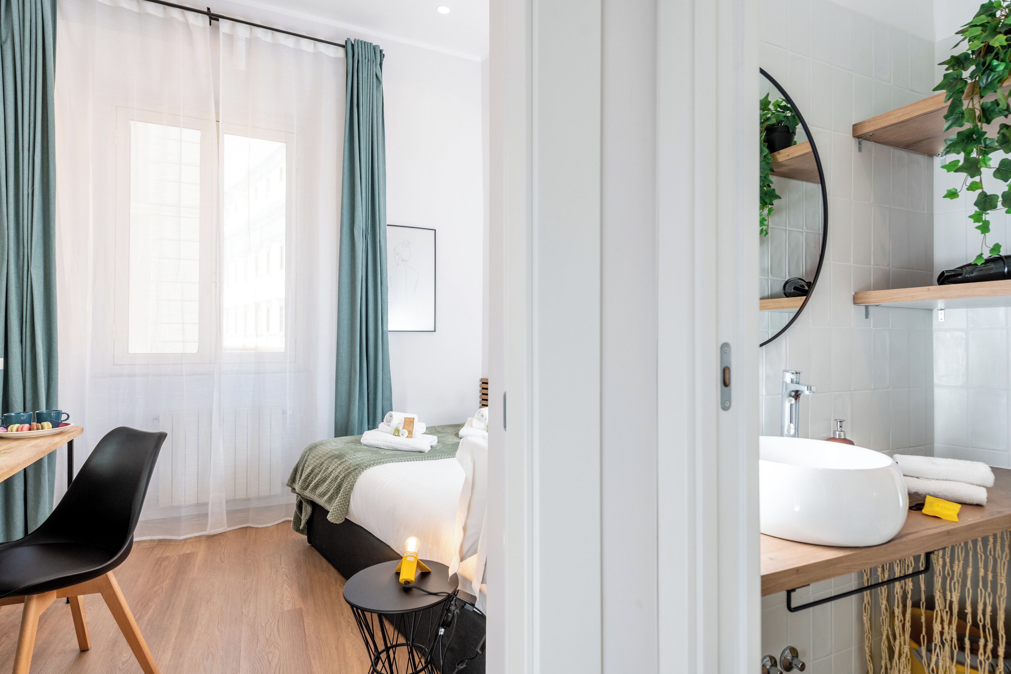 Iron/ironing board, WiFi, bed sheets