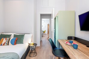 Iron/ironing board, WiFi, bed sheets - Bright 3 Bed Apartment with 2 Bath near Quirinale (Roma)