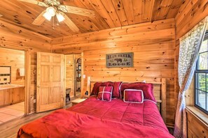 3 bedrooms, iron/ironing board, WiFi - Mel's Cabin - Reset and relax! (Blue Ridge)