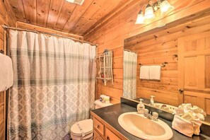 Shower, hair dryer, shampoo - Mel's Cabin - Reset and relax! (Blue Ridge)
