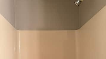 Serviettes fournies, papier de toilette