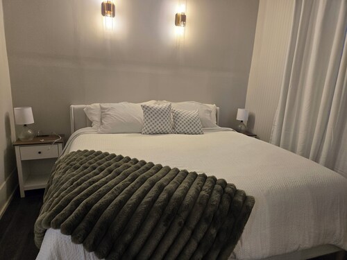 ​Mainstreet Hideaway | Cozy Downtown Gem in the Heart of Powassan