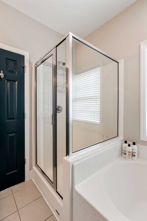 Hair dryer, towels, soap, shampoo - Beautiful River Views, Short Walk to Center St and the Beach (Folly Beach)