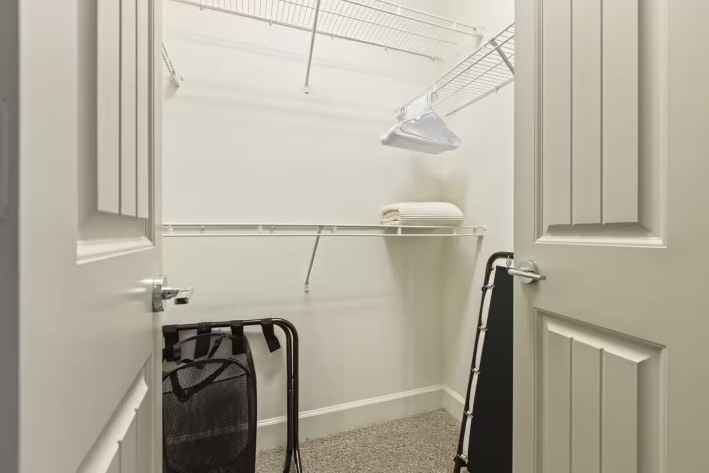 Apartamento, balcón | Interior