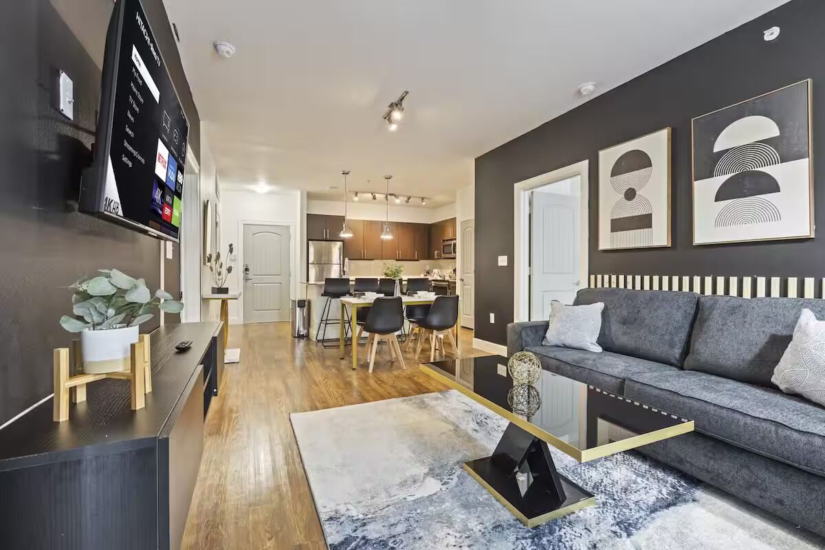 شقة - بشرفة | منطقة المعيشة | تلفزيون ذكي