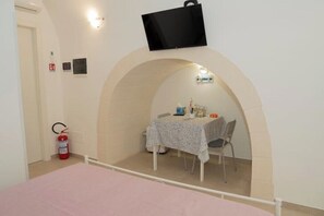 1 bedroom, WiFi, bed sheets - Sea, room and relax (Mola di Bari)