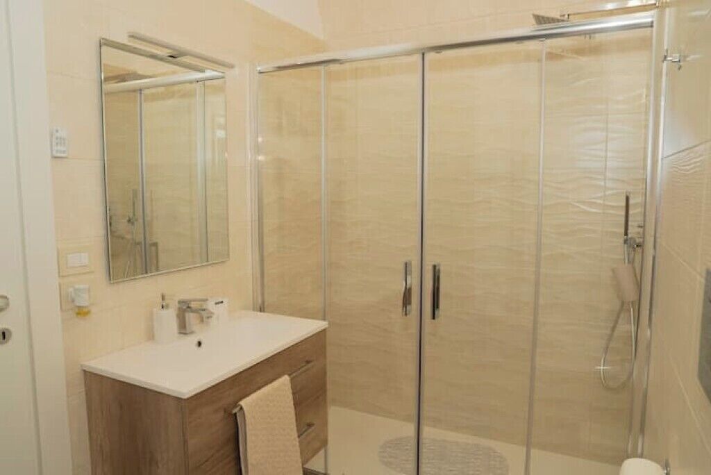 Doccia, asciugacapelli, bidet, asciugamani