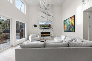 Smart TV, caminetto