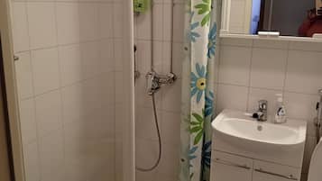 Dusche, Handtücher, Seife, Toilettenpapier