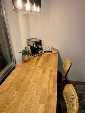 Luokittelematon kuva, 5 kautta 8, painike