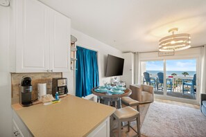 Interior - Breakers 324 Oceanfront Hilton Head Condo Direct Beach Access (Hilton Head Island)