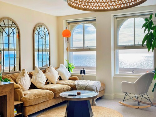 Serene 2-bedroom apartment in charming Folkestone near the coast