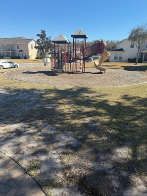 Children’s area - 3 bedrooms 2.5 bathrooms Luxury Family Retreat Minutes to Parks & Airport (Kissimmee)