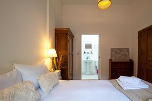Iron/ironing board, free WiFi, bed sheets