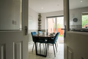 Dining - Garden Village -  a house that sleeps 5 guests  in 3 bedrooms (Saltney)