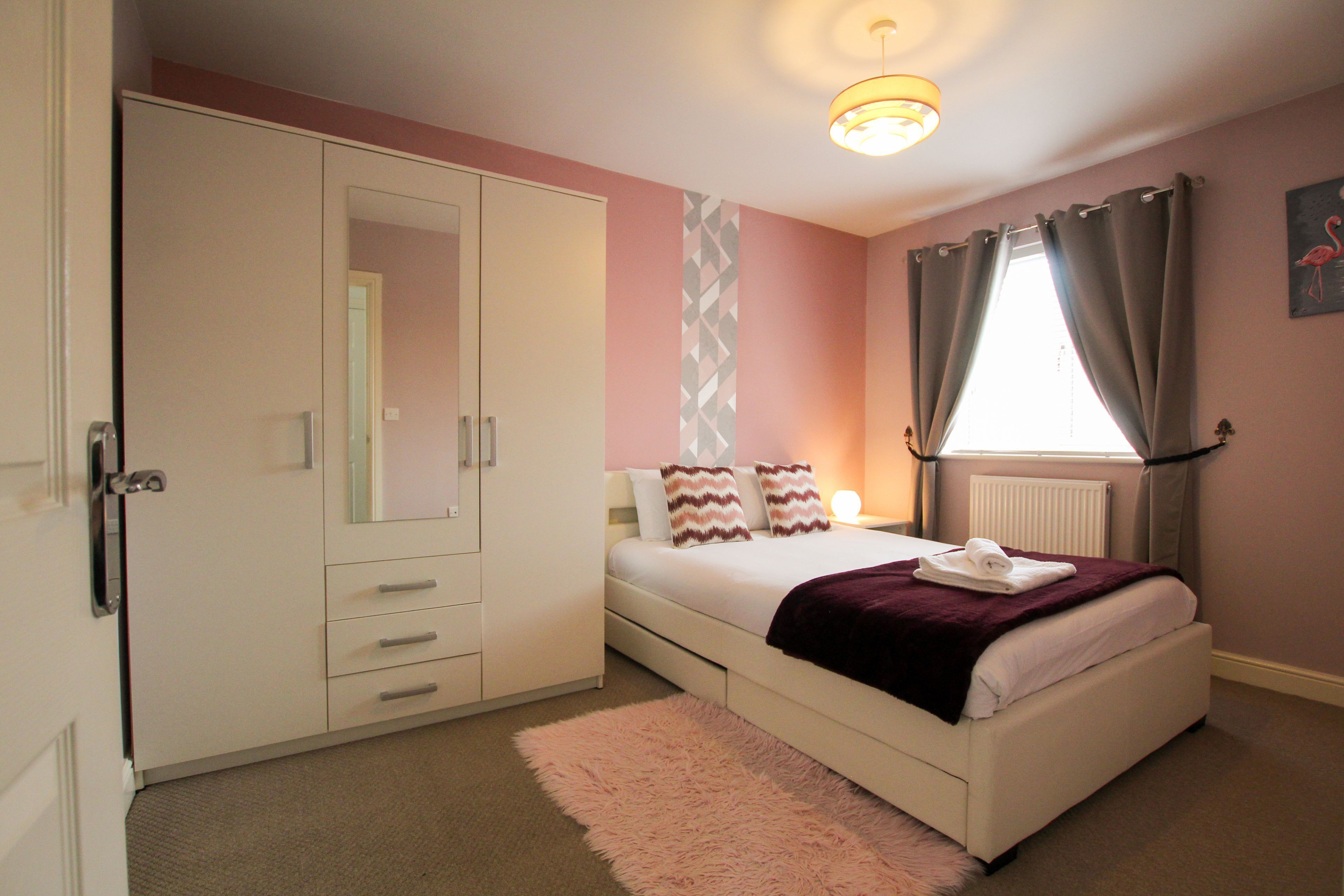 Iron/ironing board, free WiFi, bed sheets
