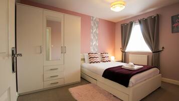 Iron/ironing board, free WiFi, bed sheets