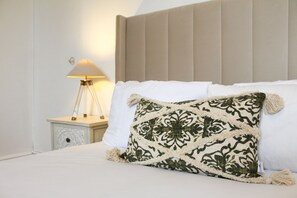 Iron/ironing board, free WiFi, bed sheets - Raby Road -  a house that sleeps 6 guests  in 2 bedrooms (Neston)