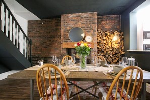 Dining - Raby Road -  a house that sleeps 6 guests  in 2 bedrooms (Neston)