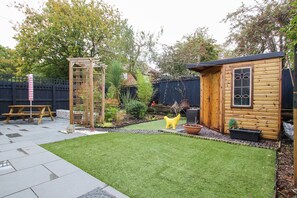 Outdoor dining - Shones Croft -  a house that sleeps 6 guests  in 4 bedrooms (Ness)