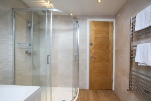 Shower, hair dryer, towels - Shones Croft -  a house that sleeps 6 guests  in 4 bedrooms (Ness)