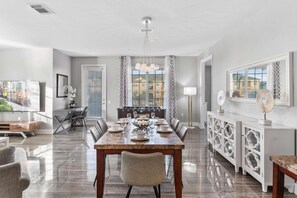 Dining - 4804-307 Open-Concept Orlando Escape & Bonus Room (Orlando)