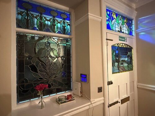 Large Luxury 4 bedroom home with parking