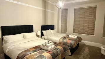 4 bedrooms, desk, iron/ironing board, travel cot