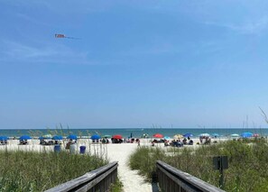 Beach - Beautiful 2-bedroom, 2 bath condo, located in Myrtle Beach, steps to the beach! (Myrtle Beach)