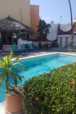Outdoor pool - Hotel Villas Punta Peñasco (Acapulco)