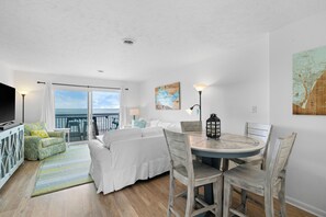 TV - Cozy 2-bedroom townhome in charming Kure Beach - 4 pools and rec center (Kure Beach)